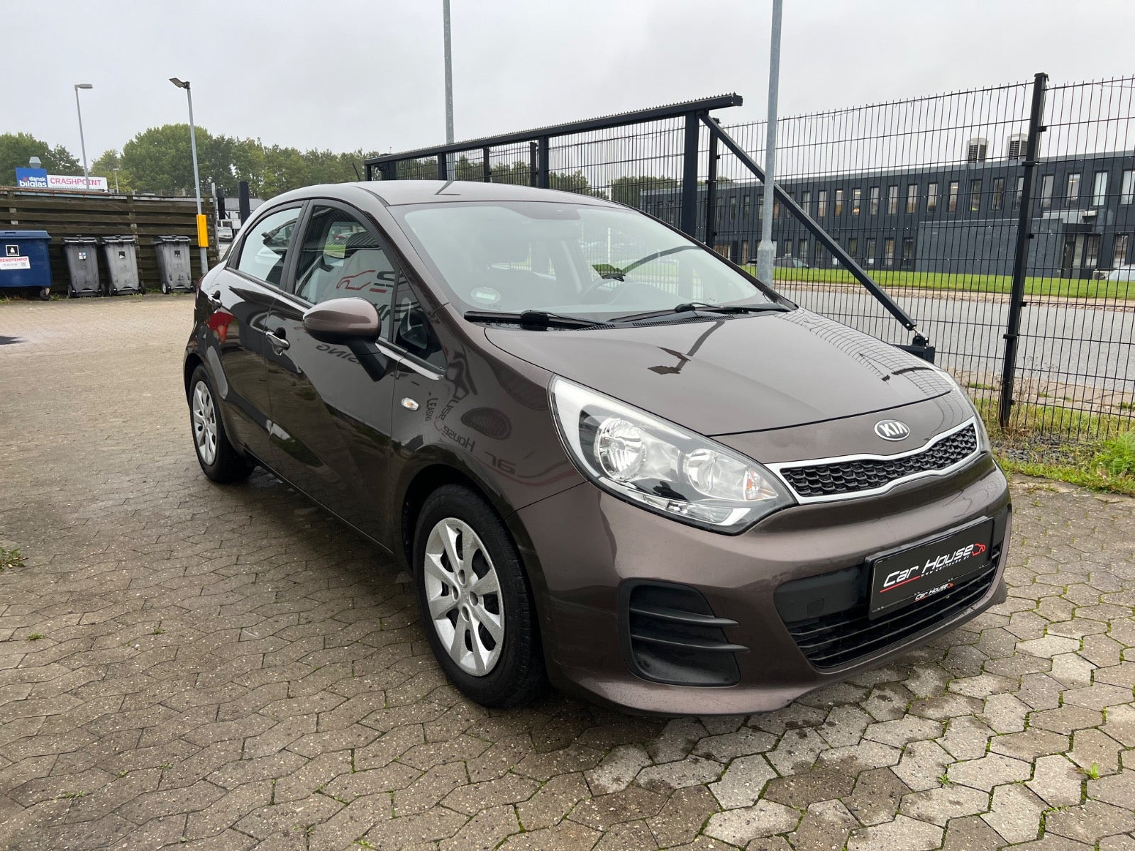 Brun Kia Rio fra 2016