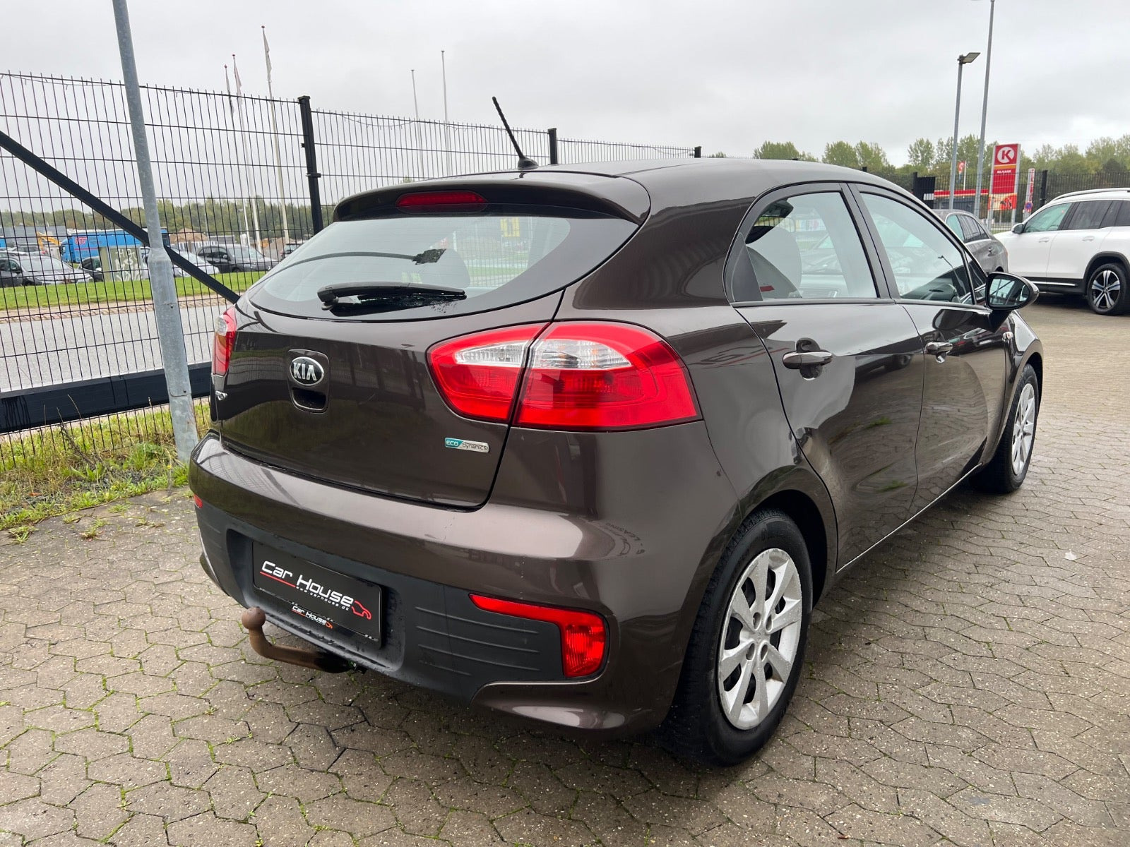 Brun Kia Rio fra 2016