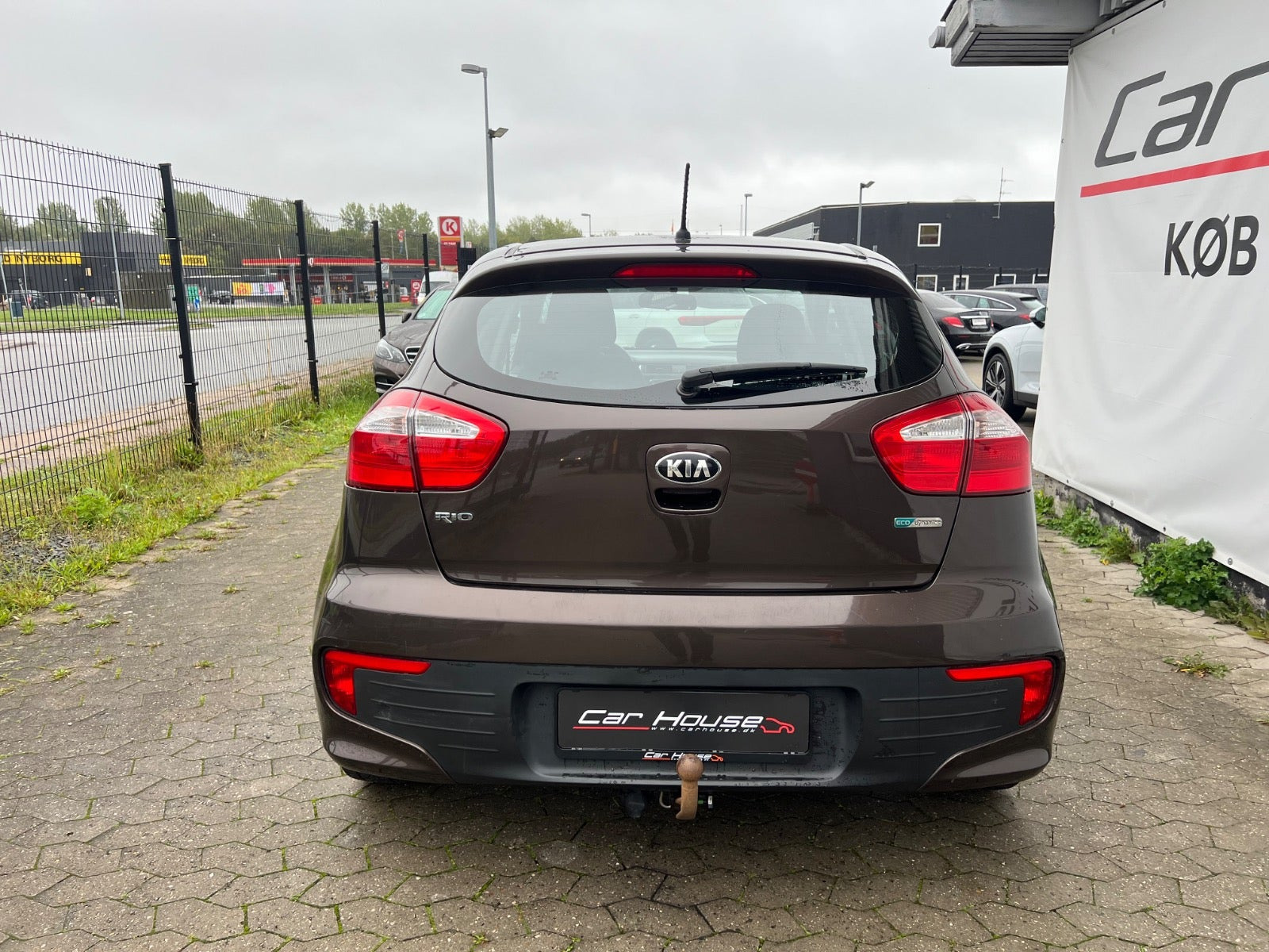 Brun Kia Rio fra 2016