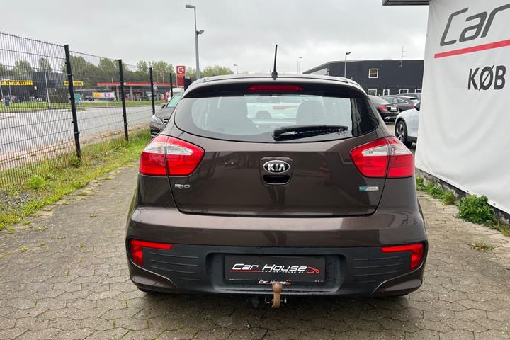 Brun Kia Rio fra 2016