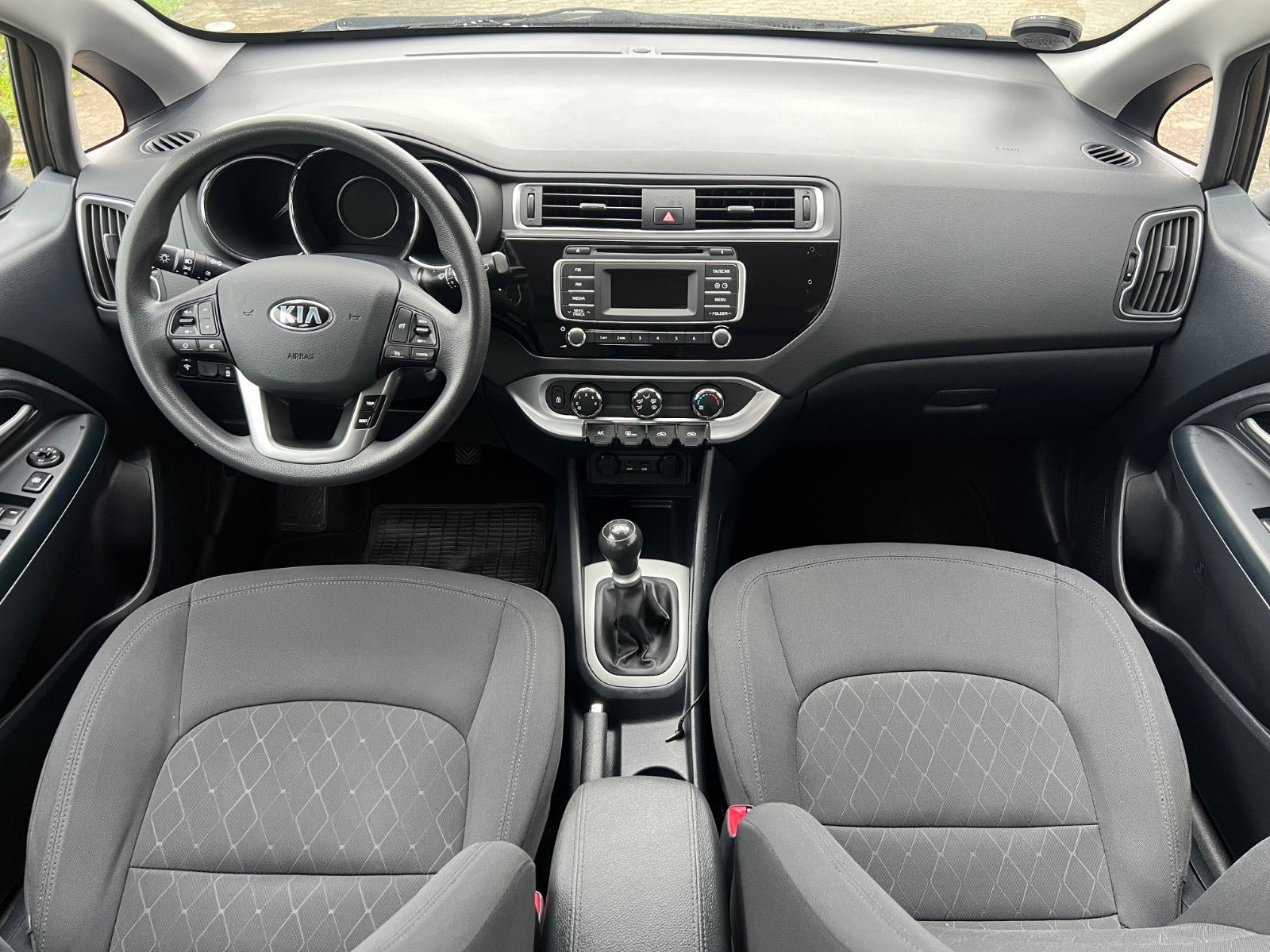 Brun Kia Rio fra 2016