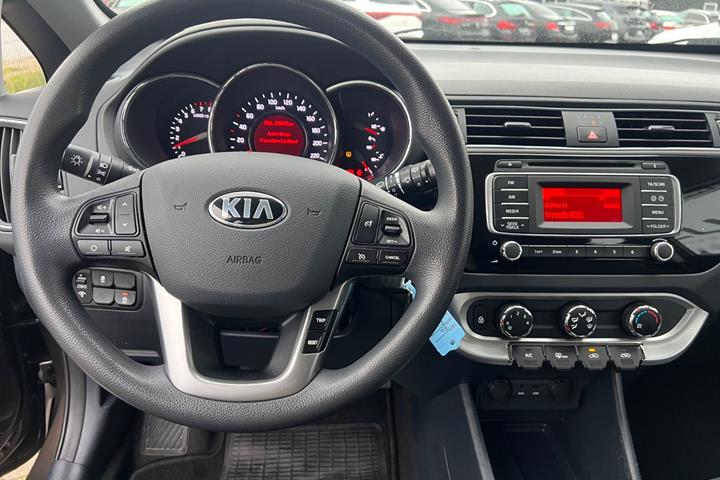Brun Kia Rio fra 2016