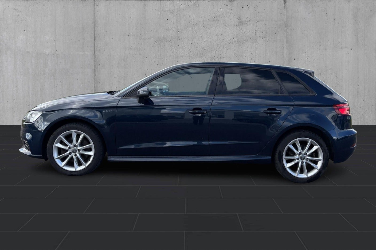 Blå Audi A3 fra 2017