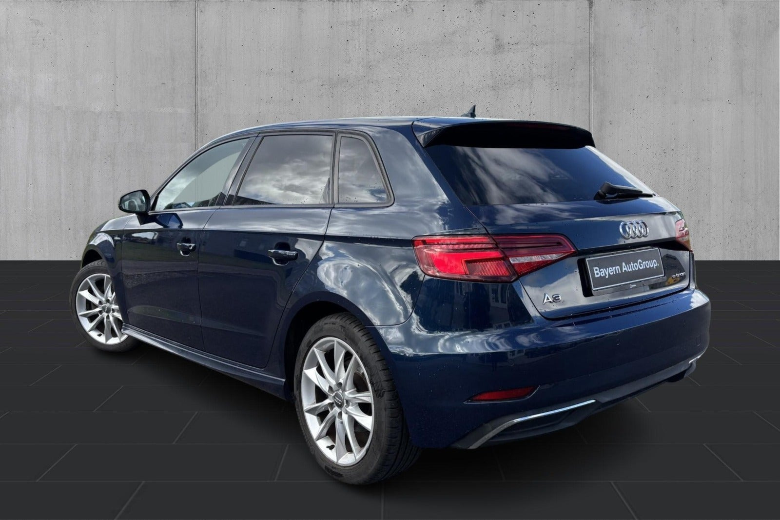 Blå Audi A3 fra 2017