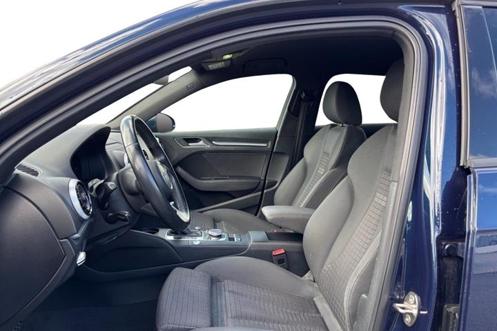 Blå Audi A3 fra 2017