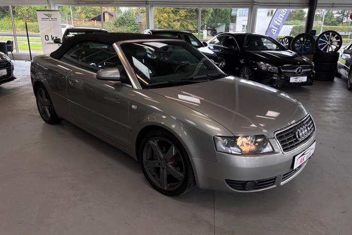 Grå Audi A4 fra 2002