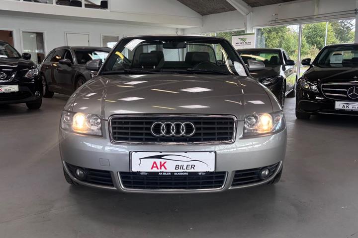 Grå Audi A4 fra 2002