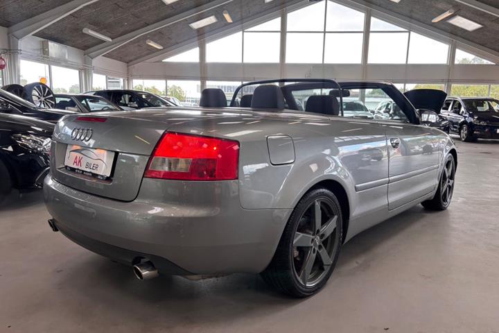 Grå Audi A4 fra 2002