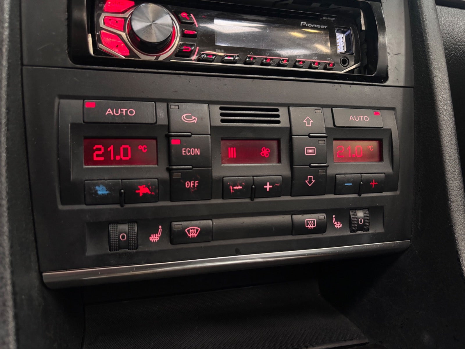 Grå Audi A4 fra 2002