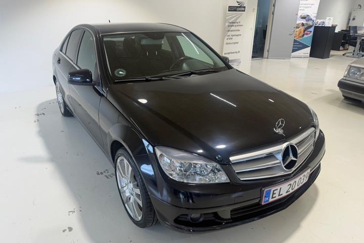 Sort Mercedes C200 fra 2009