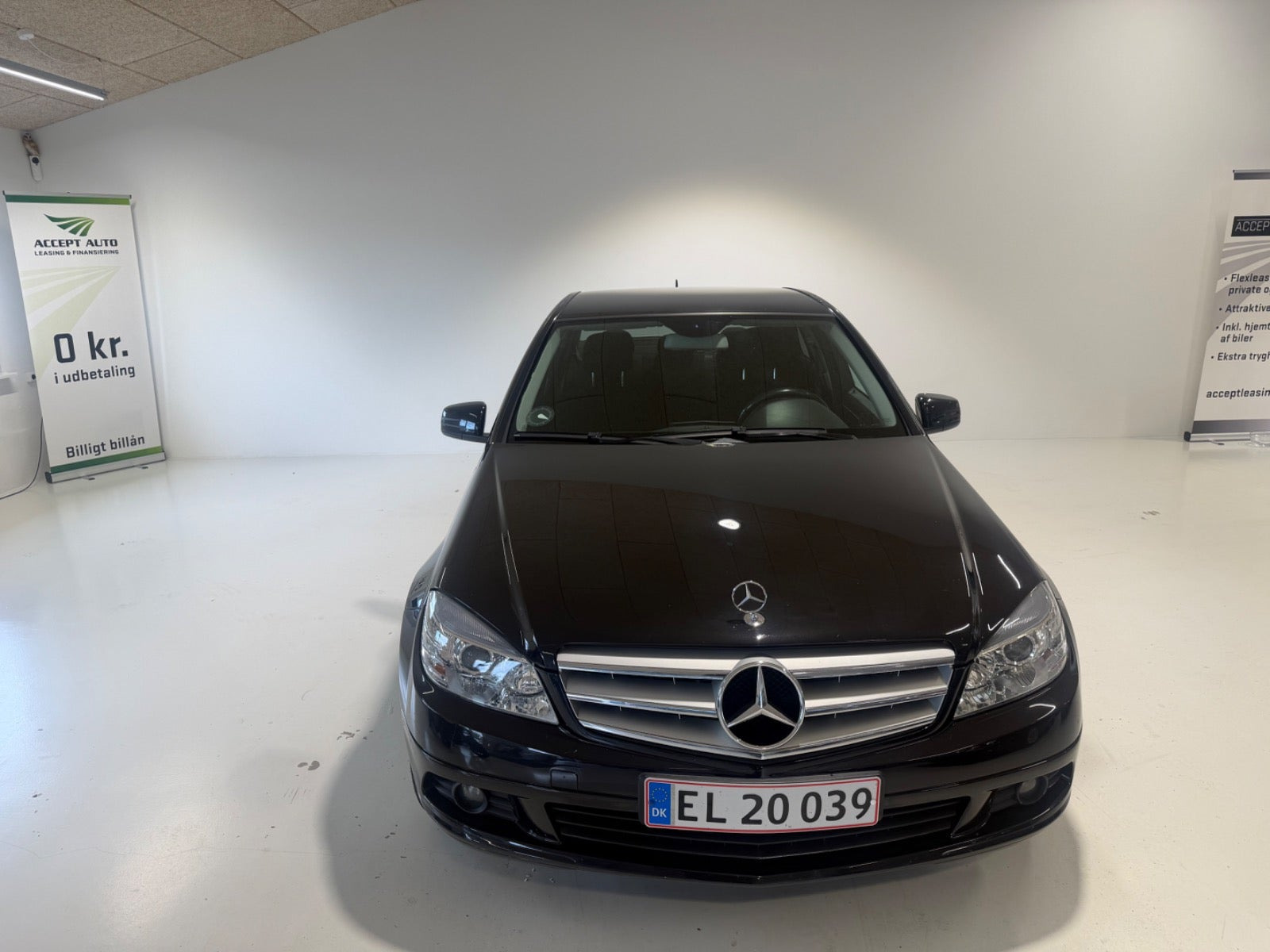 Sort Mercedes C200 fra 2009