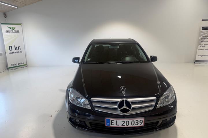Sort Mercedes C200 fra 2009