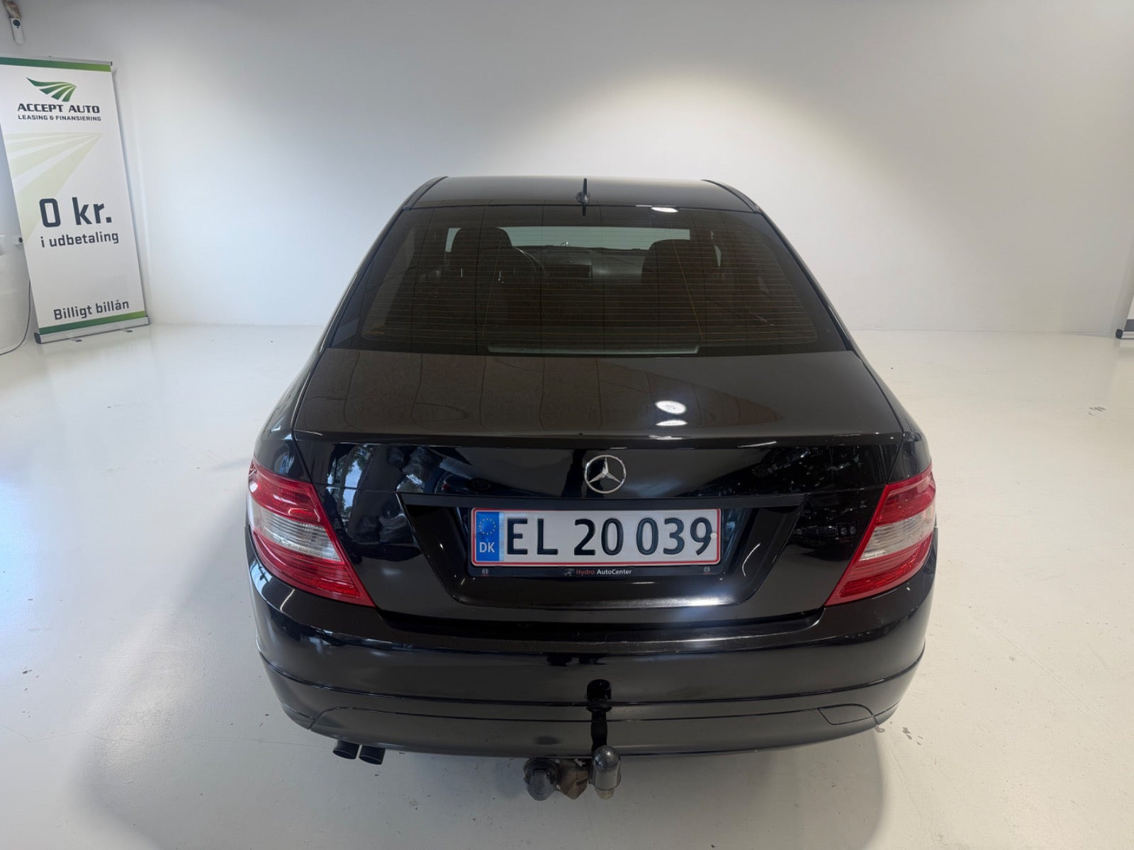 Sort Mercedes C200 fra 2009