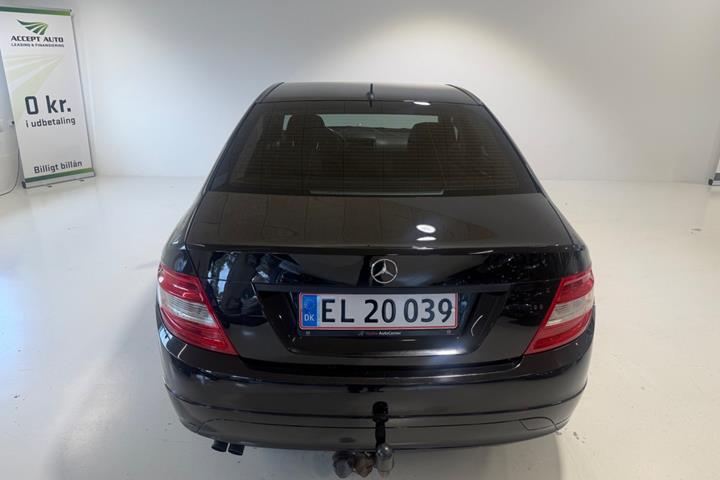 Sort Mercedes C200 fra 2009