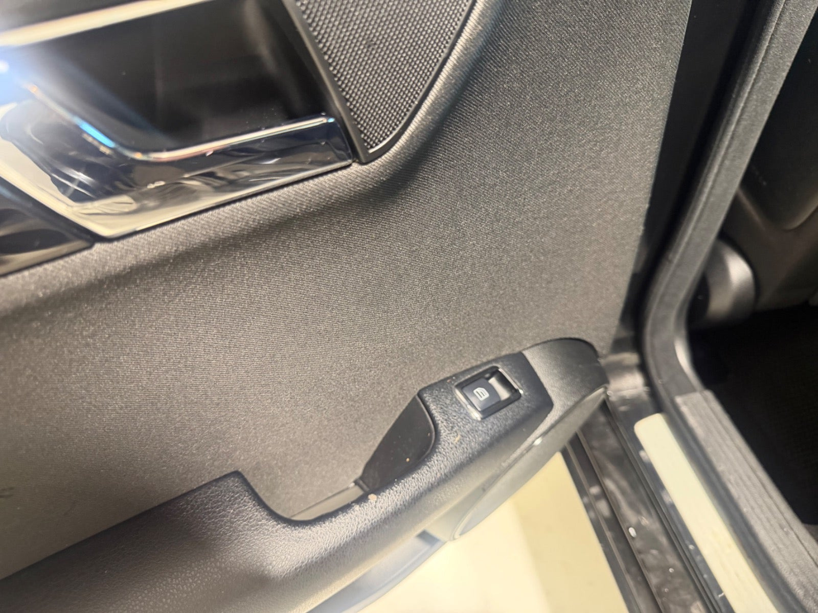 Sort Mercedes C200 fra 2009
