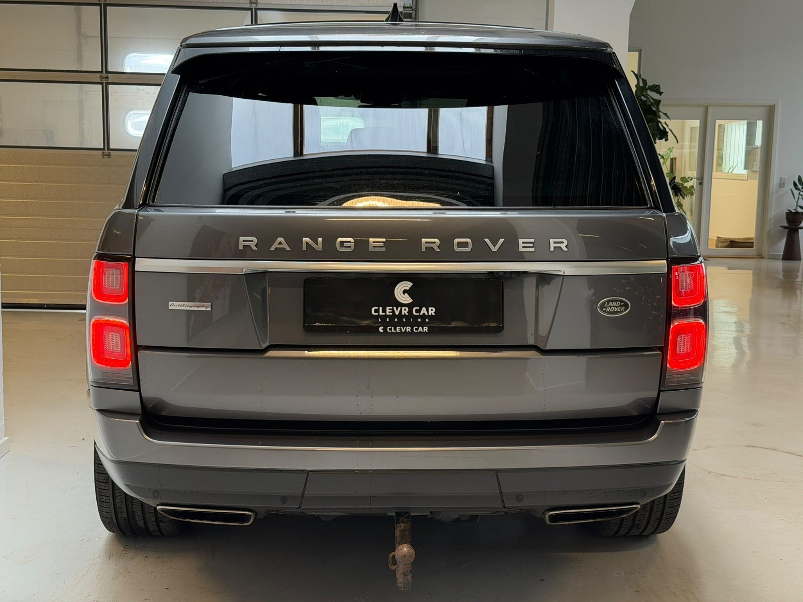 Grå Land Rover Range Rover fra 2018