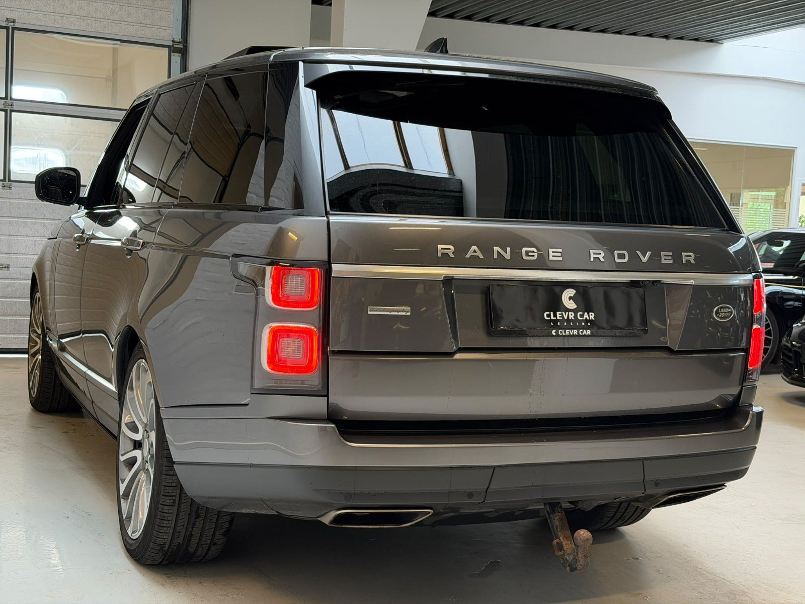 Grå Land Rover Range Rover fra 2018