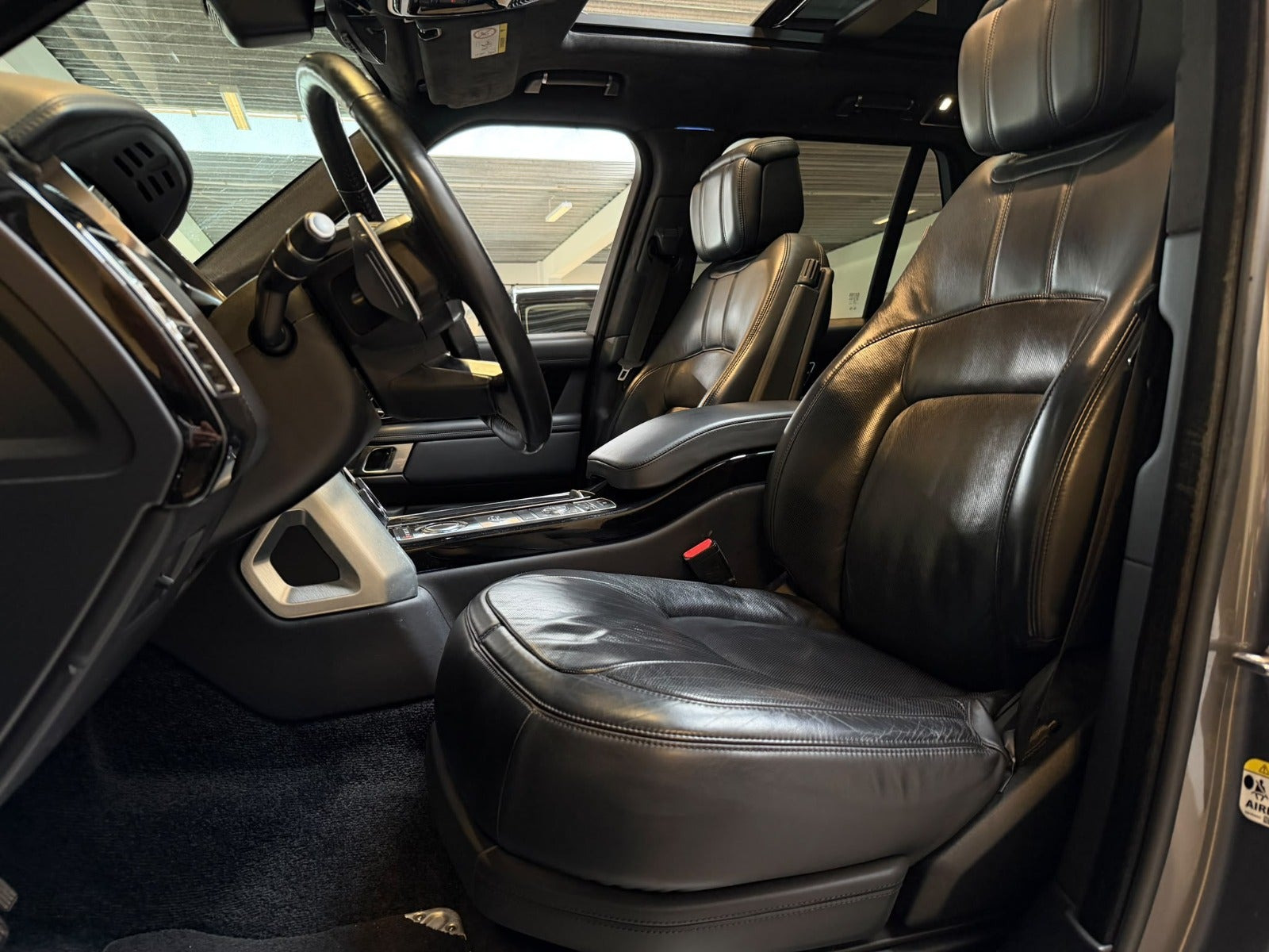 Grå Land Rover Range Rover fra 2018