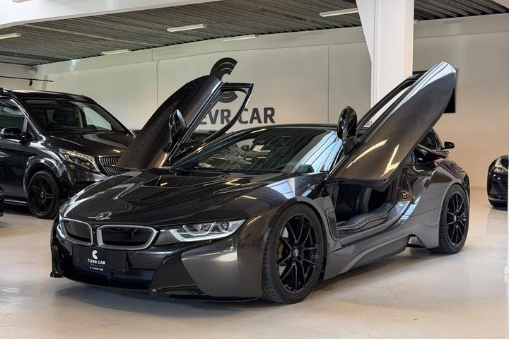 Sort BMW i8 fra 2019