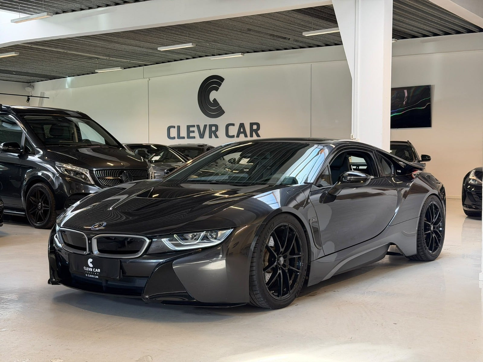 Sort BMW i8 fra 2019