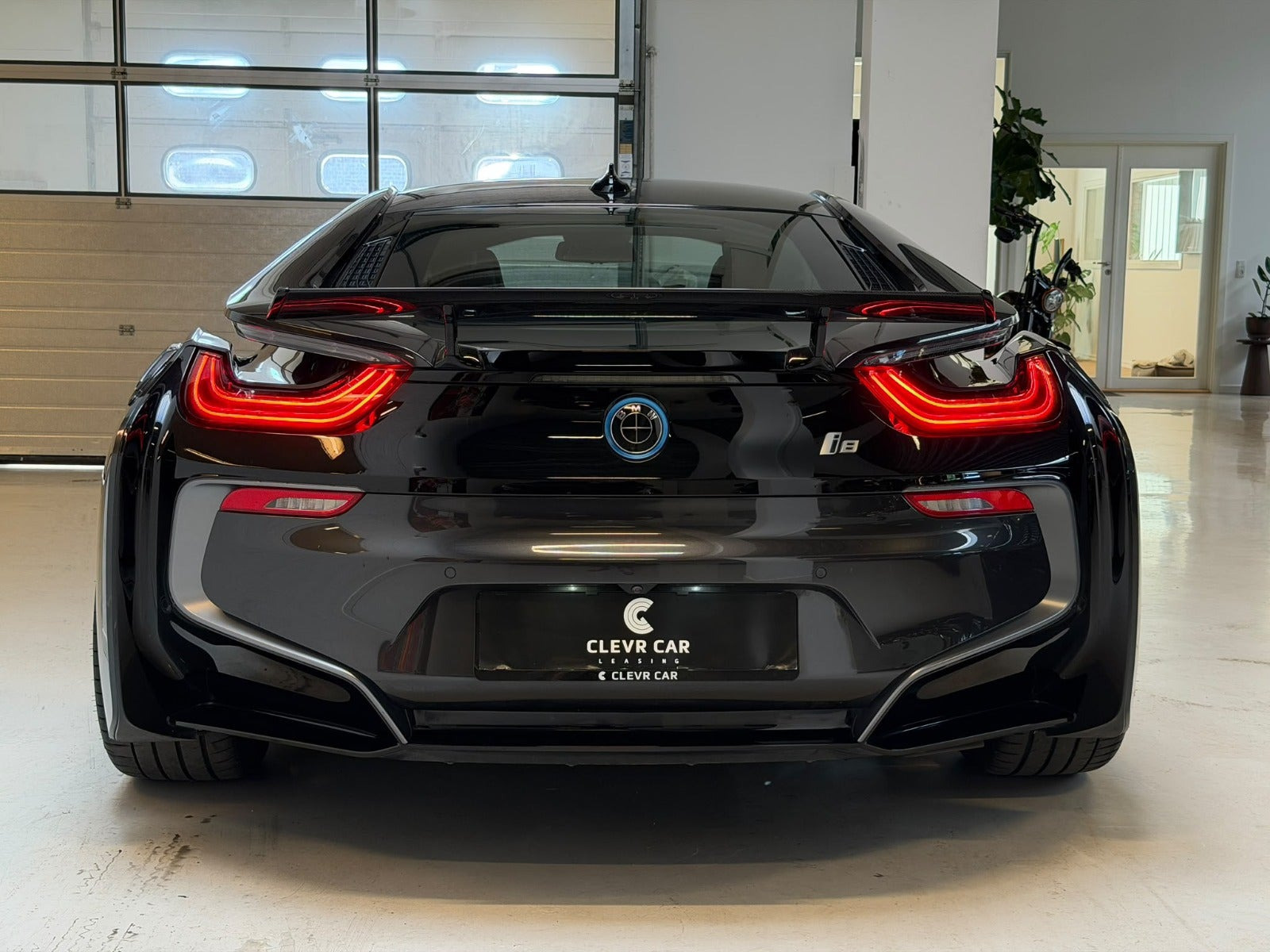 Sort BMW i8 fra 2019