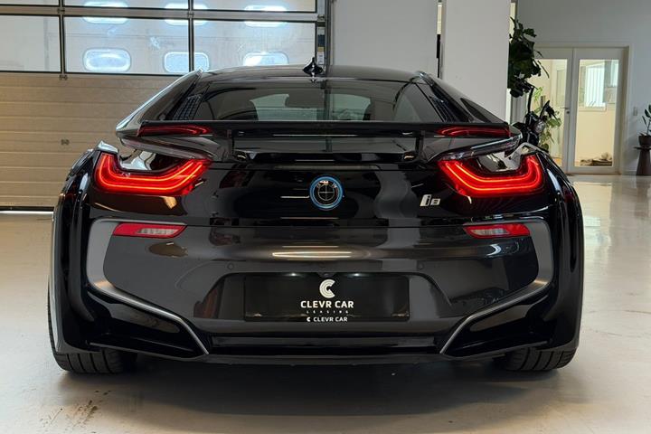 Sort BMW i8 fra 2019