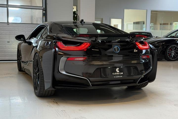 Sort BMW i8 fra 2019