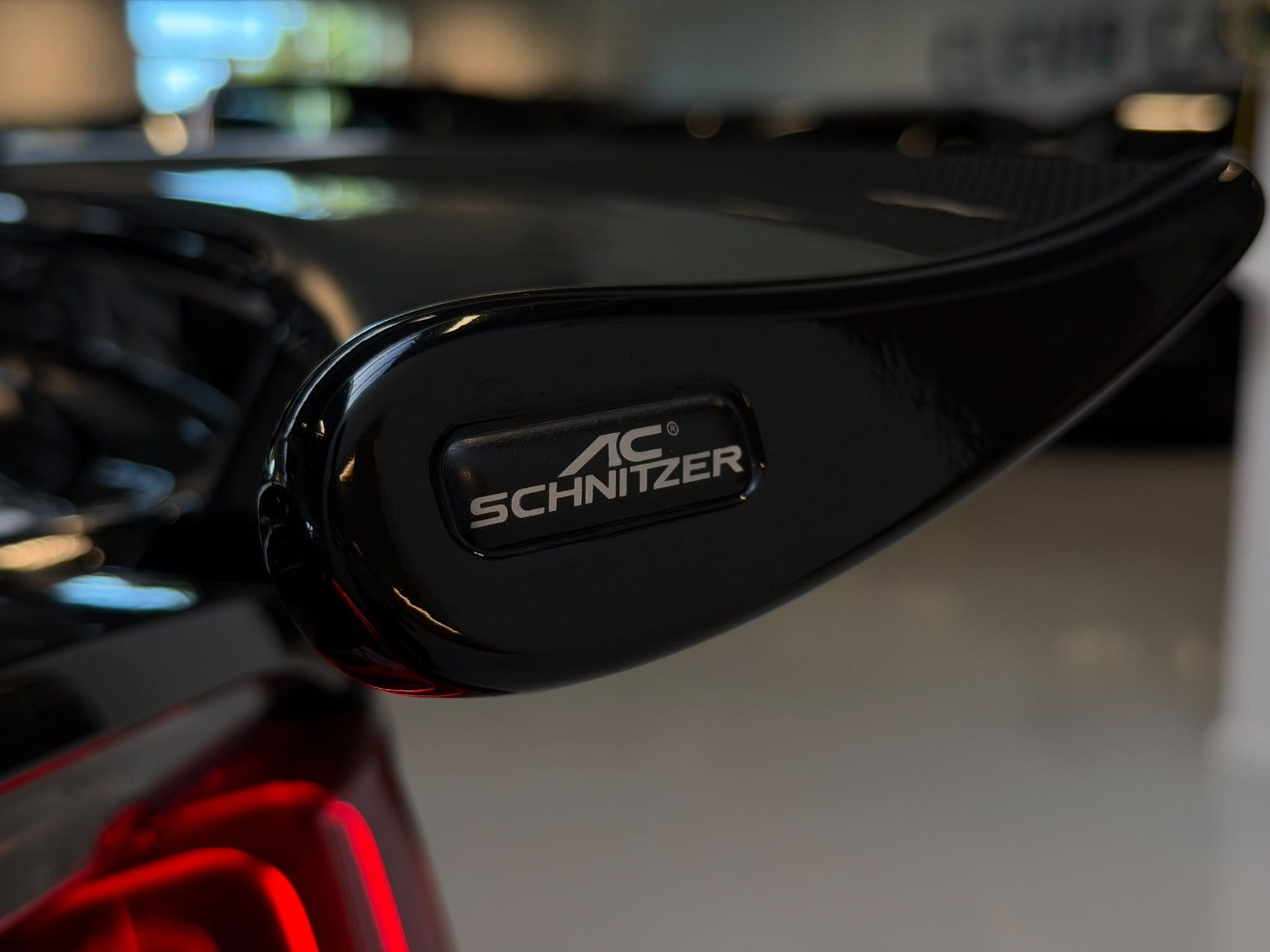 Sort BMW i8 fra 2019
