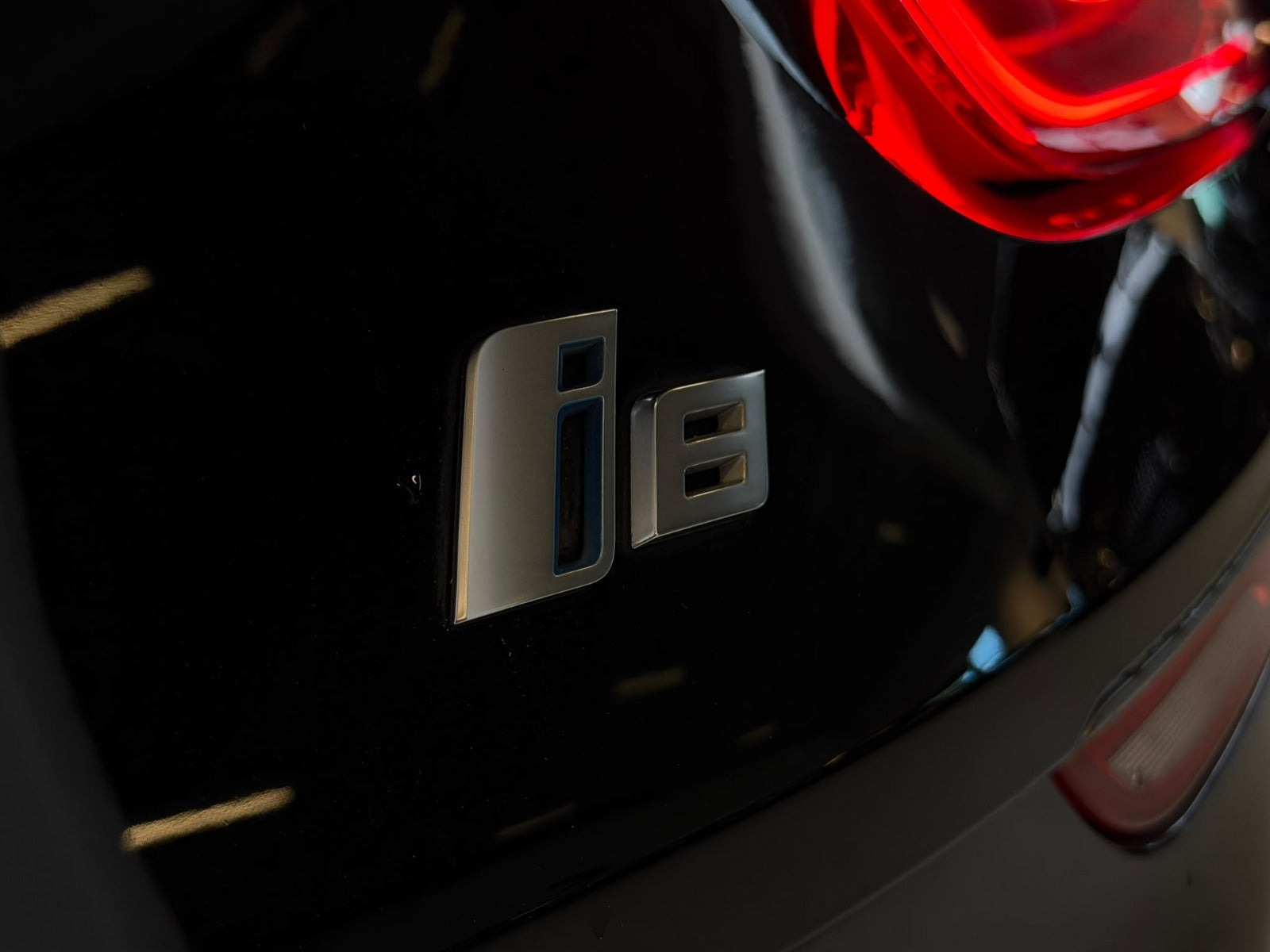 Sort BMW i8 fra 2019
