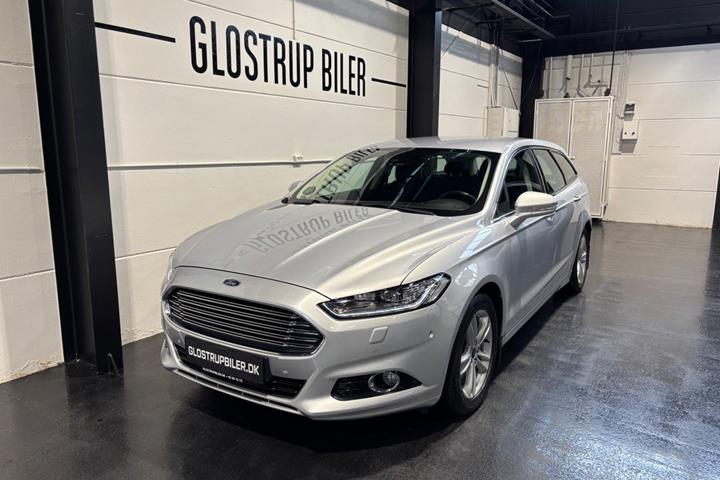 Sølv Ford Mondeo fra 2018