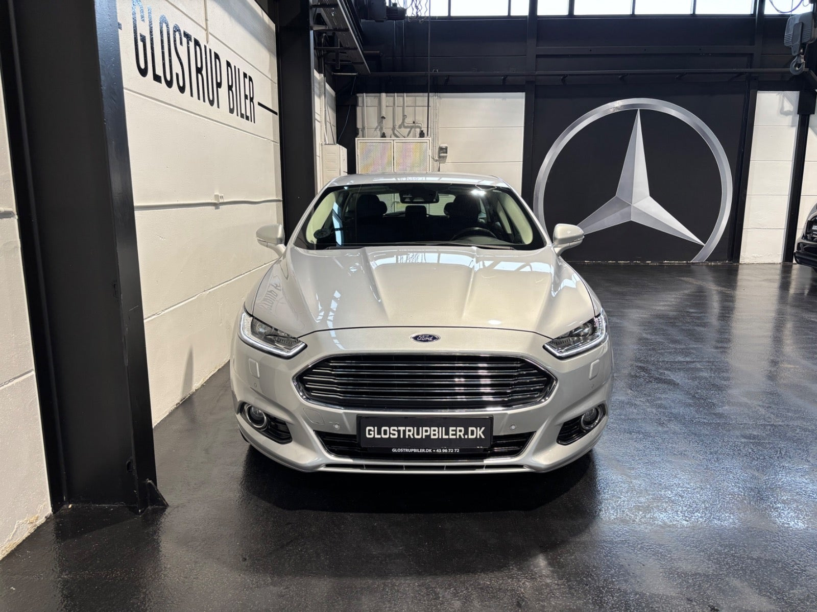 Sølv Ford Mondeo fra 2018