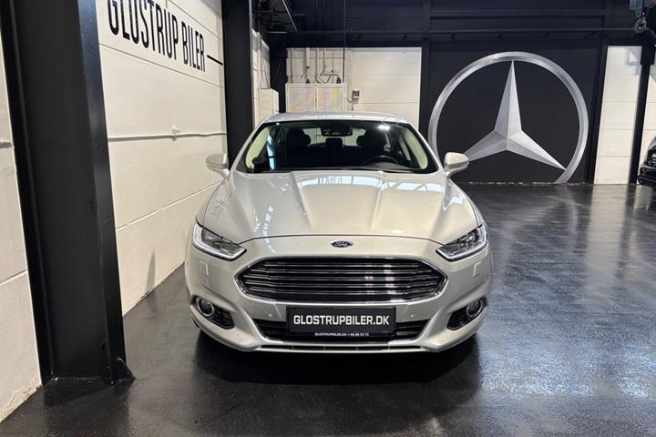 Sølv Ford Mondeo fra 2018