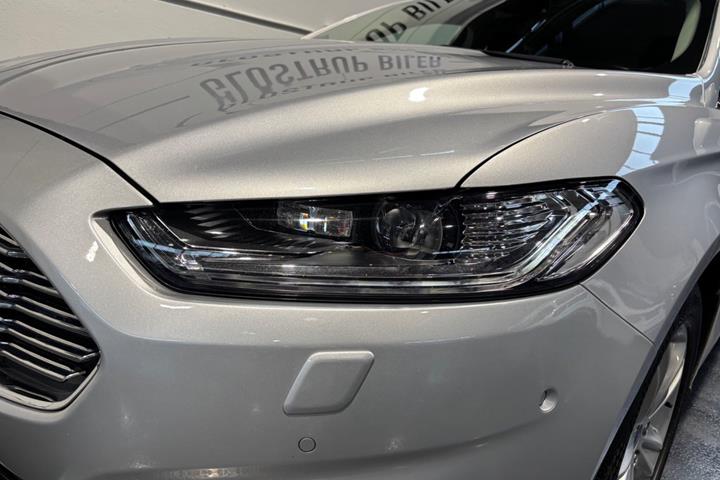 Sølv Ford Mondeo fra 2018