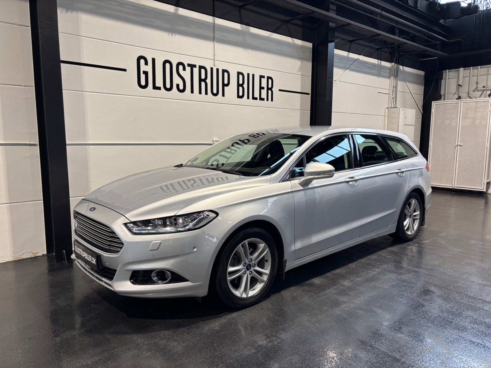 Sølv Ford Mondeo fra 2018