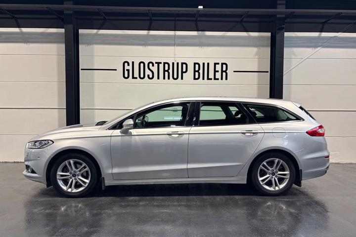 Sølv Ford Mondeo fra 2018