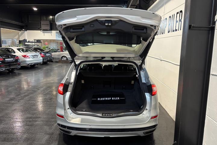 Sølv Ford Mondeo fra 2018