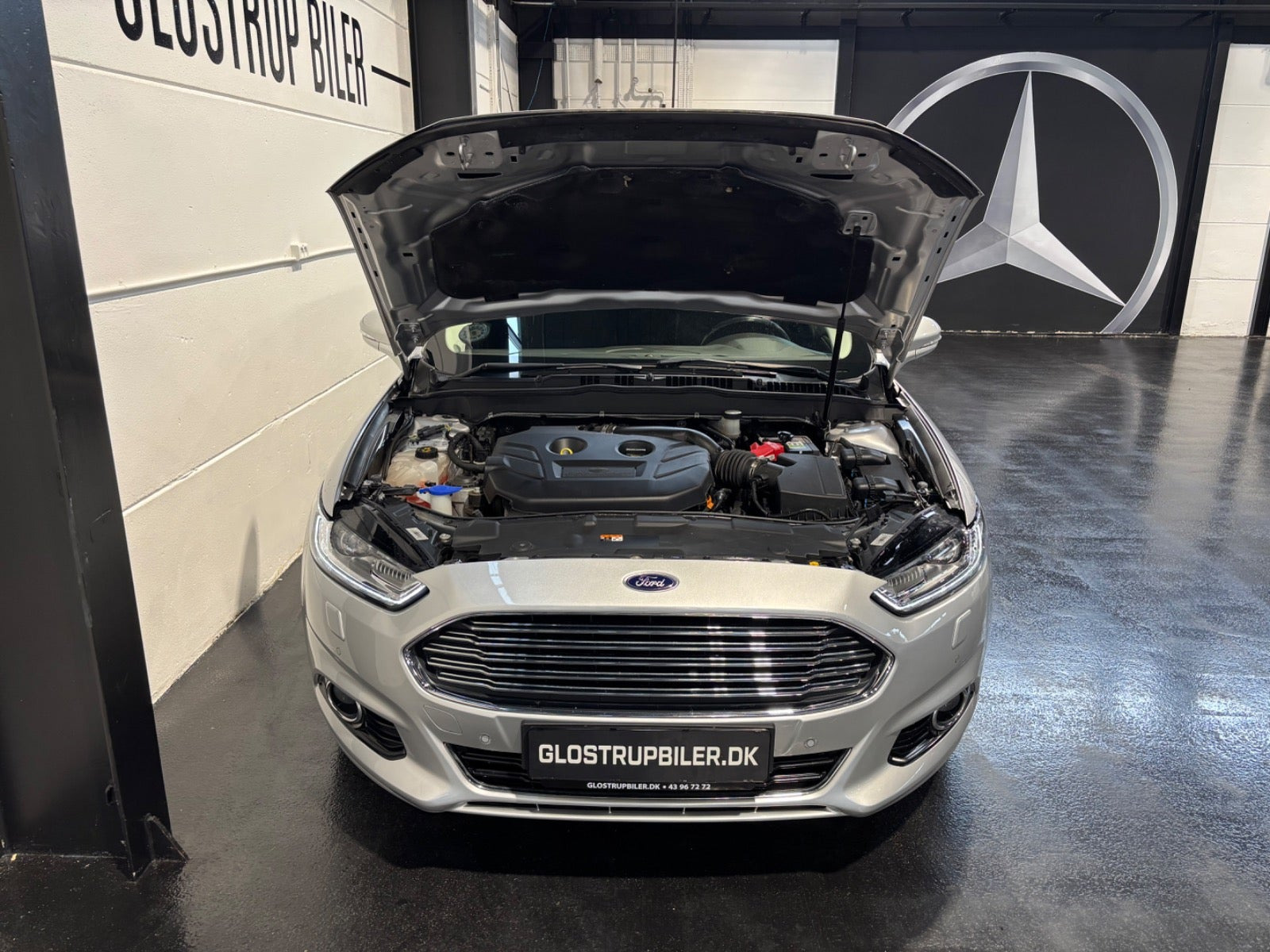 Sølv Ford Mondeo fra 2018