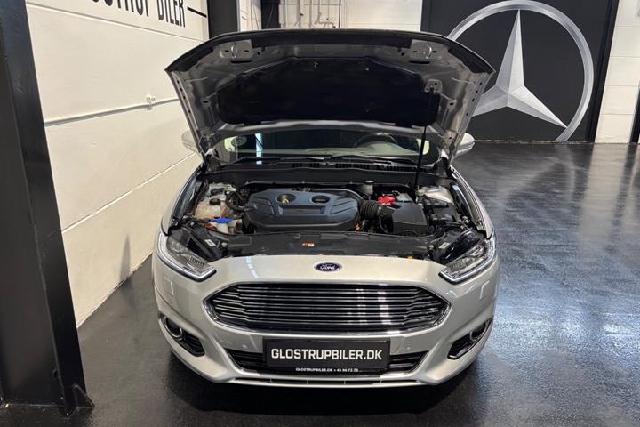 Sølv Ford Mondeo fra 2018