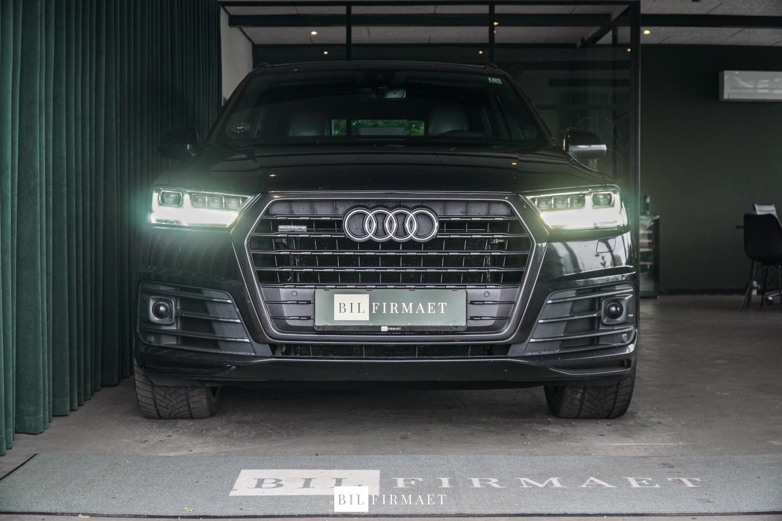 Sort Audi Q7 fra 2017