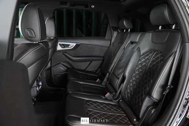 Sort Audi Q7 fra 2017