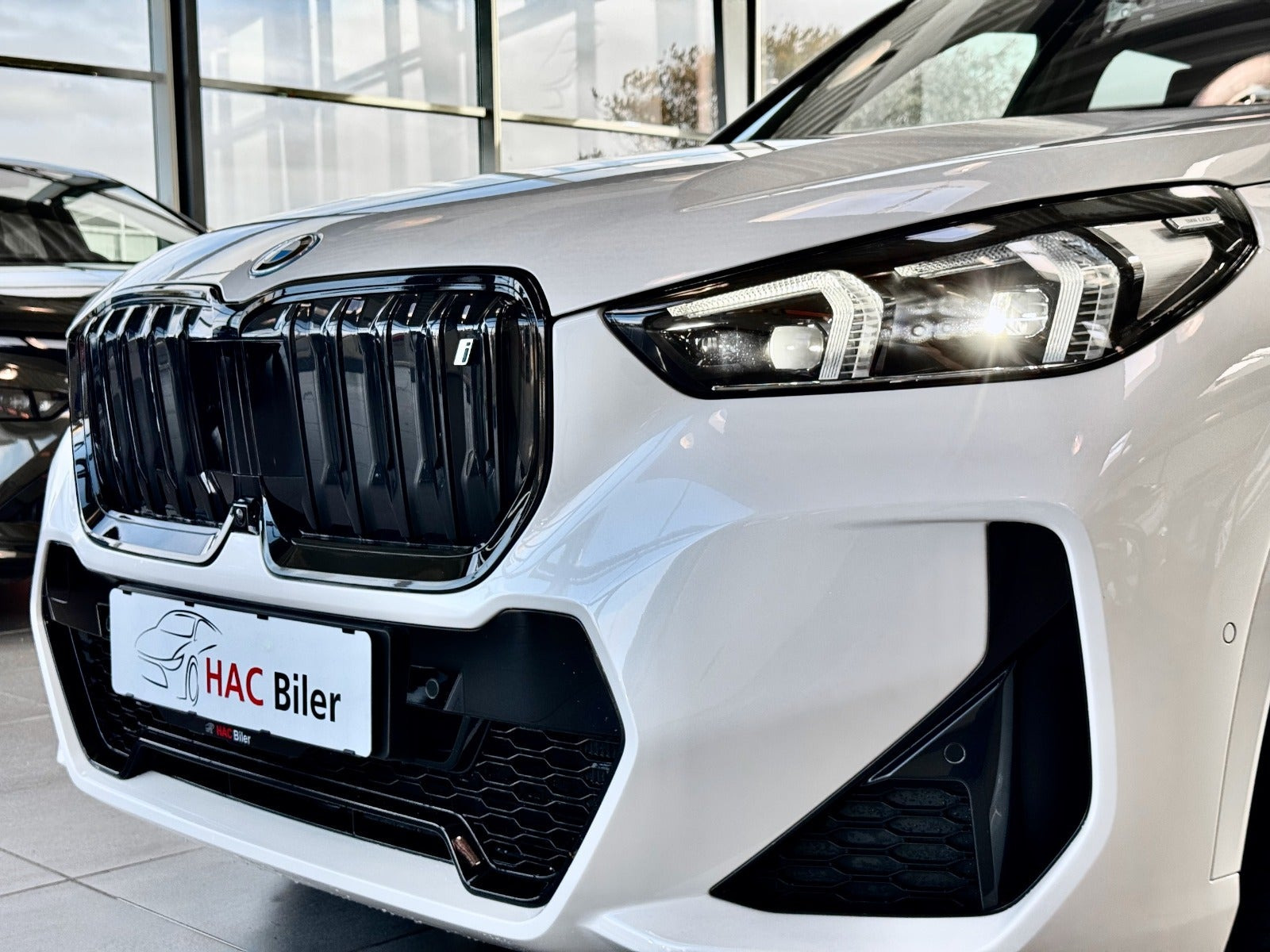 Hvid BMW iX1 fra 2023
