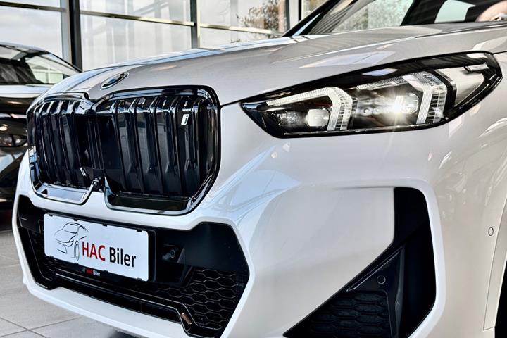 Hvid BMW iX1 fra 2023