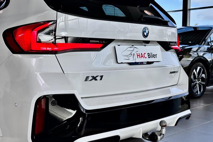 Hvid BMW iX1 fra 2023