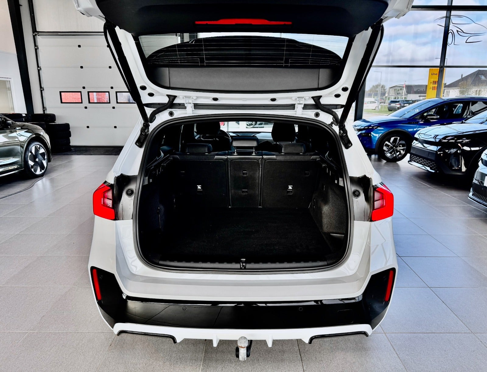 Hvid BMW iX1 fra 2023