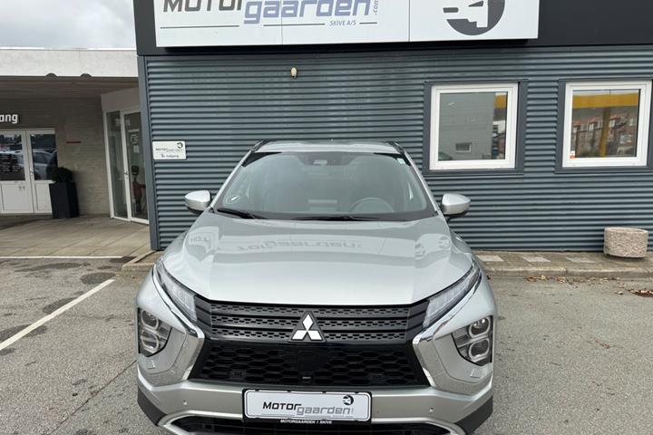 Sølv Mitsubishi Eclipse Cross fra 2023