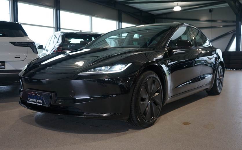 Tesla Model 3 RWD