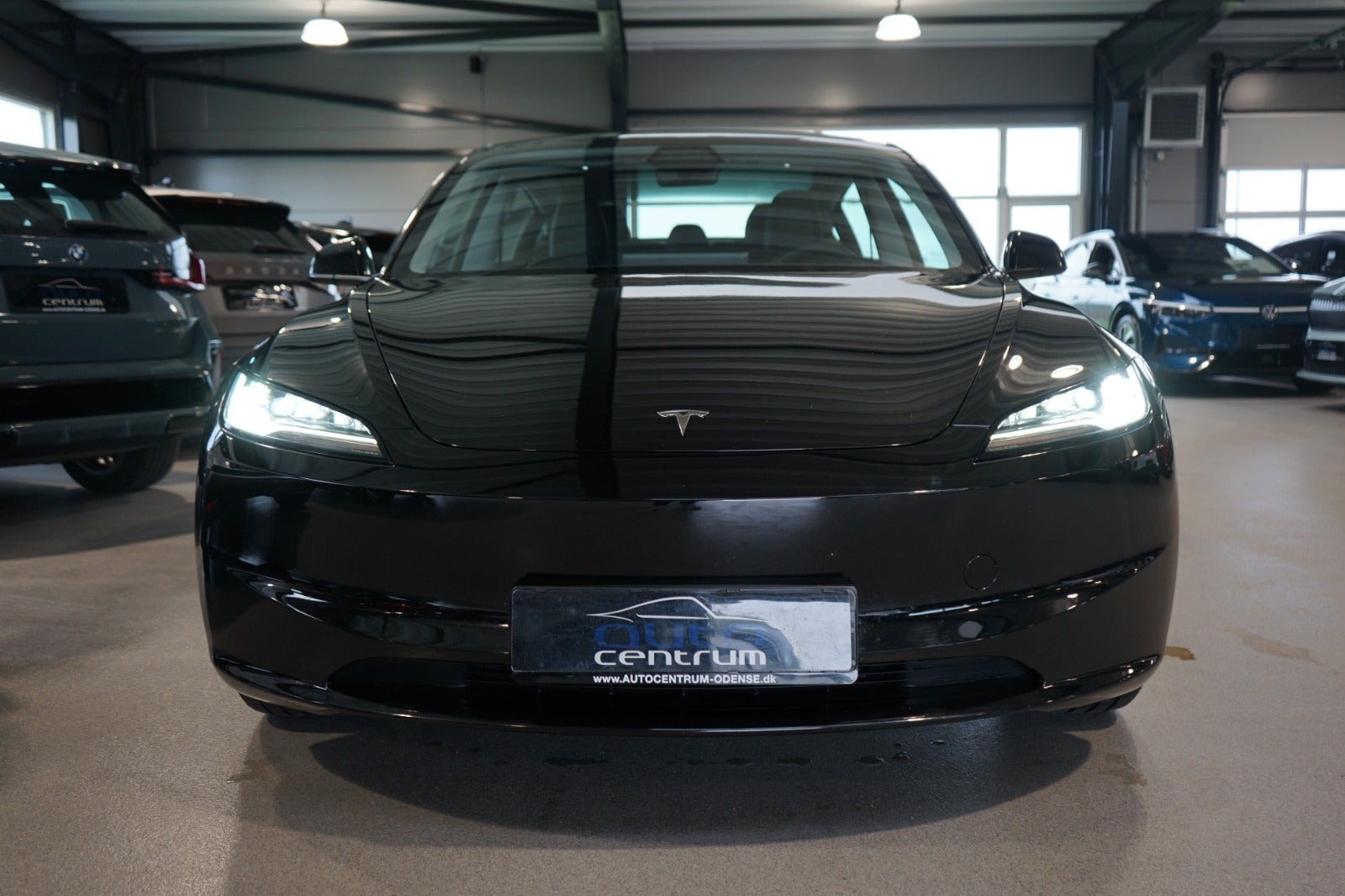 Sort Tesla Model 3 fra 2024