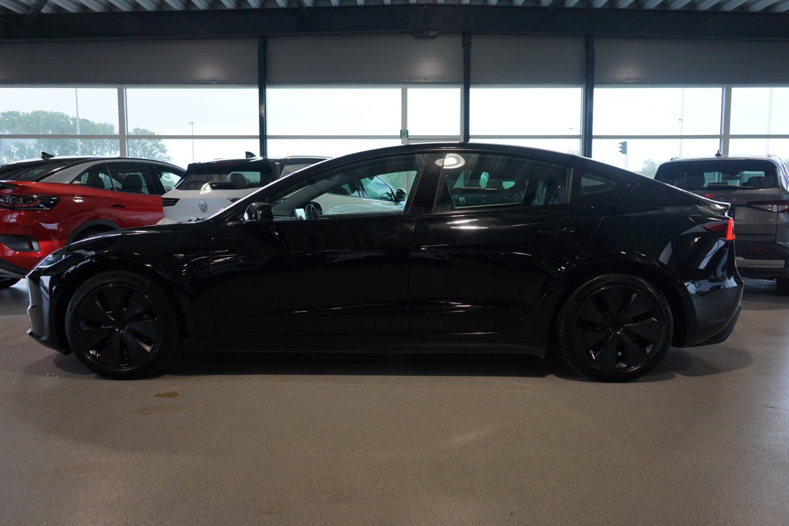 Sort Tesla Model 3 fra 2024