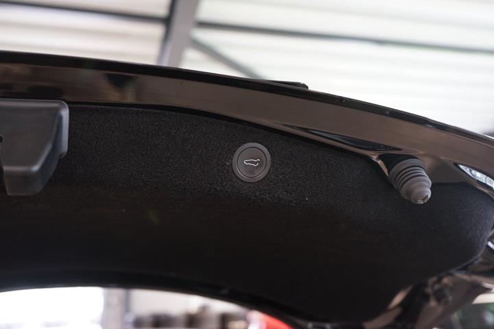 Sort Tesla Model 3 fra 2024