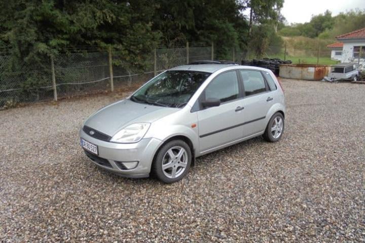 Sølv Ford Fiesta fra 2005